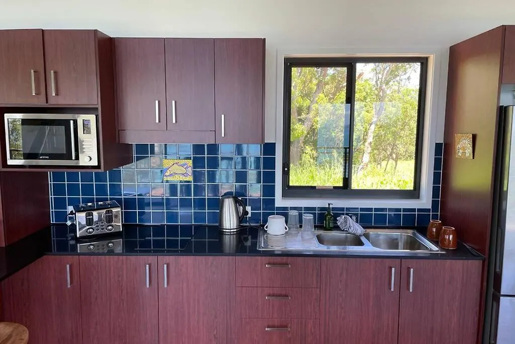 Ridge Cabin - Stunning Views - 5Km From Neighbours Airlie Beach 0*,  Australia
